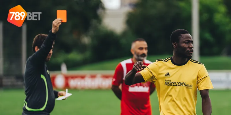 Mẹo cược theo tỷ lệ kèo thẻ vàng