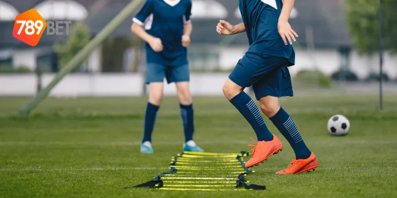 Đội hình mạnh nhất năm bao gồm cầu thủ nào