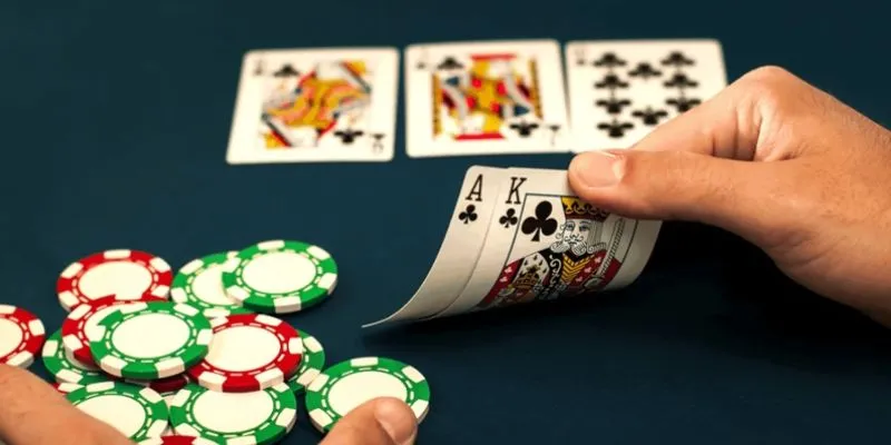 Hướng dẫn cách rút bài xì dách để tránh quắc